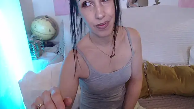 Snapshot of -carla- chatting on February 22, 2026, 7:40 am -carla- online show from February 22, 2026, 7:40 am