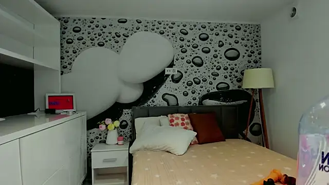 Snapshot of AlmaFancy chatting on September 23, 2025, 4:59 am AlmaFancy online show from September 23, 2025, 4:59 am