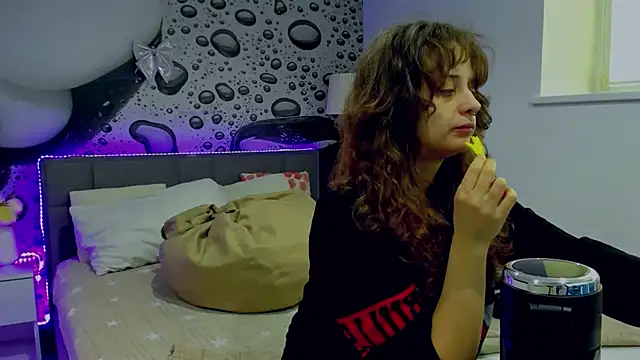 AlmaFancy online show from April 9, 2026, 5:29 am