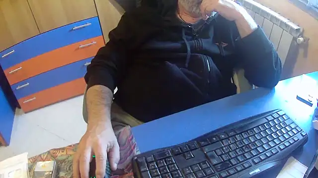 Tango128 online show from April 19, 2026, 8:35 am