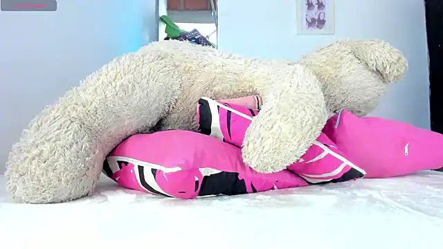 briitany hot online show from November 12, 2025, 5:24 pm