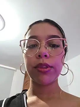Snapshot of Andrea-Queen chatting on June 10, 2026, 7:46 pm Andrea-Queen online show from June 10, 2026, 7:46 pm