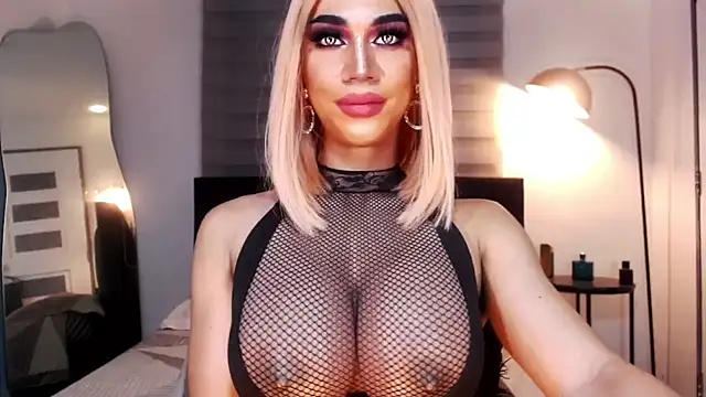 Snapshot of MassiveCockxMistress chatting on December 17, 2024, 7:15 pm MassiveCockxMistress online show from December 17, 2024, 7:15 pm