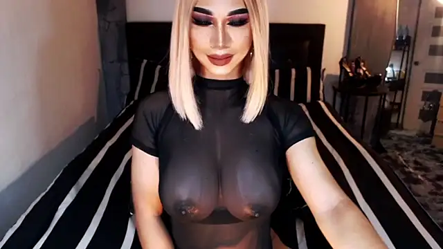 Snapshot of MassiveCockxMistress chatting on October 4, 2025, 12:25 pm MassiveCockxMistress online show from October 4, 2025, 12:25 pm