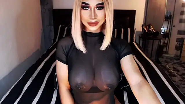 Snapshot of MassiveCockxMistress chatting on November 2, 2025, 5:26 pm MassiveCockxMistress online show from November 2, 2025, 5:26 pm