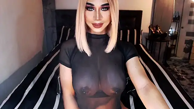 Snapshot of MassiveCockxMistress chatting on May 15, 2026, 11:01 pm MassiveCockxMistress online show from May 15, 2026, 11:01 pm