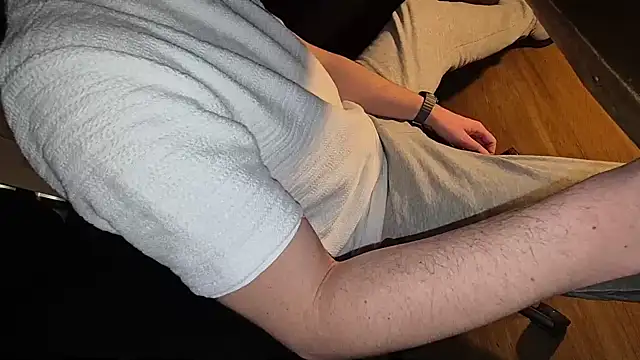 -luckybong- online show from March 4, 2025, 9:54 pm