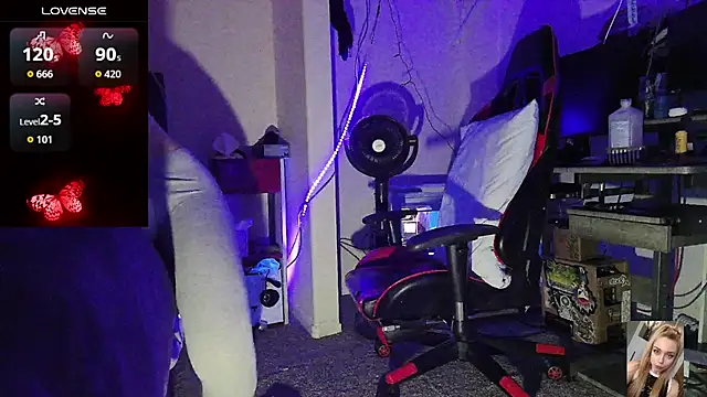 Blondiewithanass online show from April 7, 2026, 6:19 pm