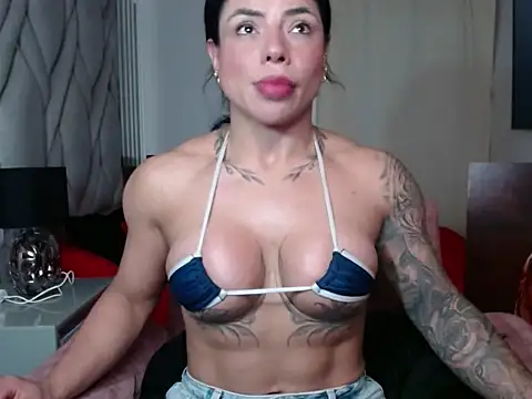 beautifulunna  online show from January 18, 2026, 2:37 am