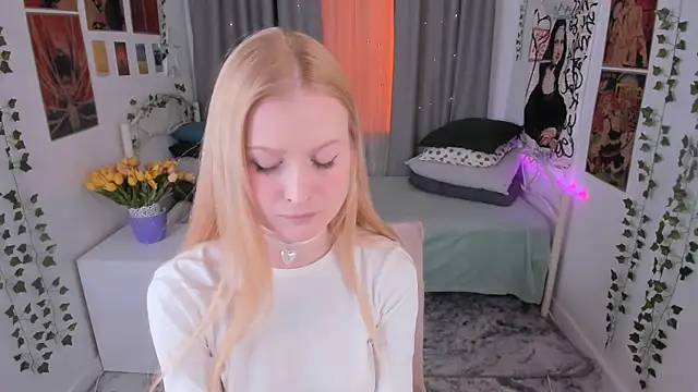 Laly Peach online show from February 23, 2025, 4:13 pm