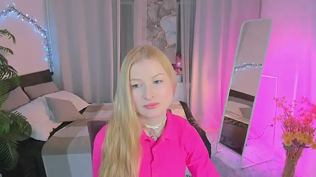 Laly Peach online show from March 15, 2025, 4:43 pm