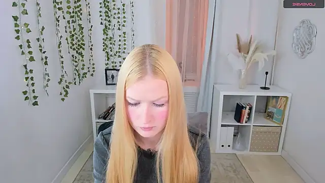 Laly Peach online show from October 1, 2025, 11:27 am