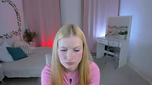 Laly Peach online show from October 2, 2025, 1:07 pm