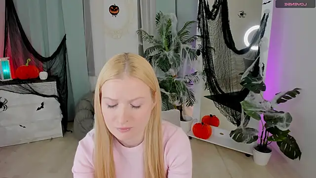 Laly Peach online show from October 20, 2025, 3:56 pm