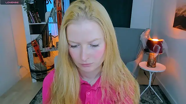 Laly Peach online show from October 25, 2025, 12:34 pm