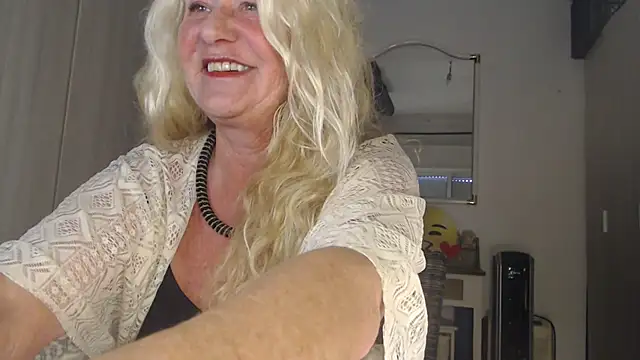 Snapshot of THESensualhorny chatting on February 24, 2025, 2:37 pm THESensualhorny online show from February 24, 2025, 2:37 pm