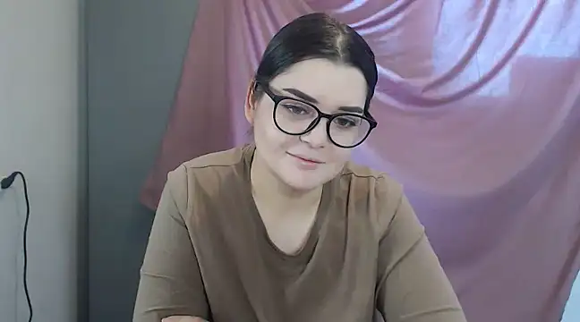 Snapshot of ohhhMie chatting on February 11, 2025, 7:44 am ohhhMie online show from February 11, 2025, 7:44 am