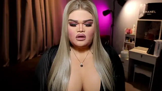 KarolinaThompson online show from December 3, 2024, 6:38 pm