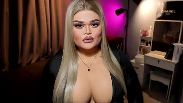 KarolinaThompson online show from December 3, 2024, 9:45 pm