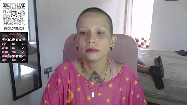 Snapshot of moon_cat85 chatting on March 5, 2025, 2:45 pm moon cat85 online show from March 5, 2025, 2:45 pm