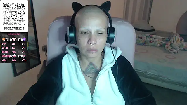 Snapshot of moon_cat85 chatting on March 8, 2025, 6:32 am moon cat85 online show from March 8, 2025, 6:32 am