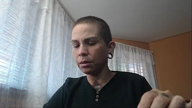 Snapshot of moon_cat85 chatting on February 2, 2026, 5:44 pm moon cat85 online show from February 2, 2026, 5:44 pm