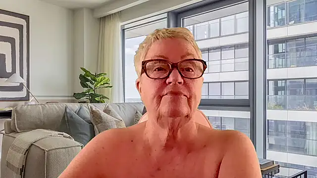 Snapshot of GrannyChrissy68 chatting on April 6, 2026, 2:51 pm GrannyChrissy68 online show from April 6, 2026, 2:51 pm