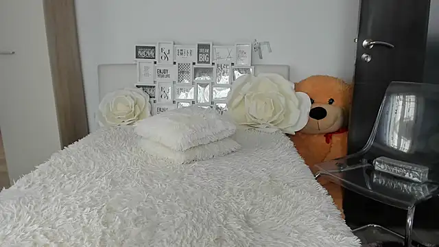 sweetemy4u online show from March 31, 2026, 7:53 am