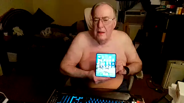 Snapshot of Toastir chatting on December 21, 2024, 1:04 am Toastir online show from December 21, 2024, 1:04 am