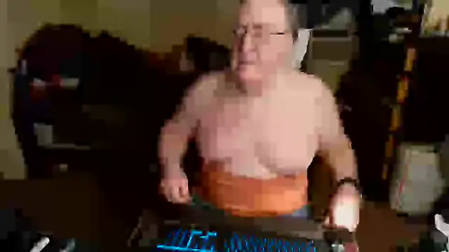 Snapshot of Toastir chatting on March 10, 2025, 1:10 pm Toastir online show from March 10, 2025, 1:10 pm