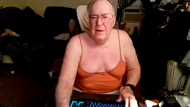 Snapshot of Toastir chatting on October 1, 2025, 9:54 pm Toastir online show from October 1, 2025, 9:54 pm