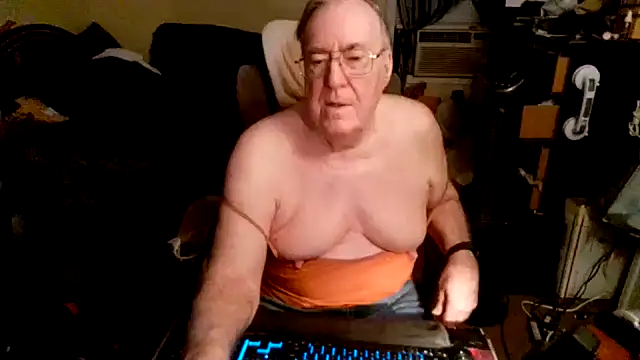 Snapshot of Toastir chatting on October 12, 2025, 2:27 pm Toastir online show from October 12, 2025, 2:27 pm