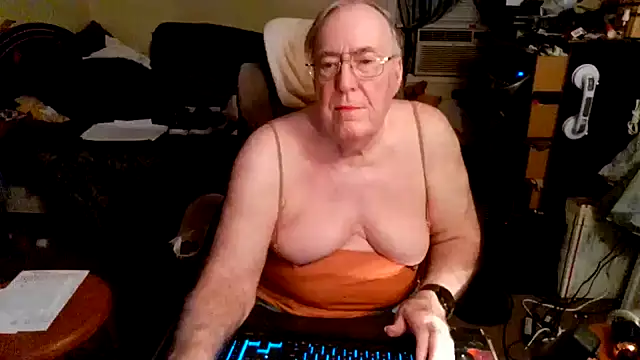 Snapshot of Toastir chatting on October 13, 2025, 11:05 pm Toastir online show from October 13, 2025, 11:05 pm