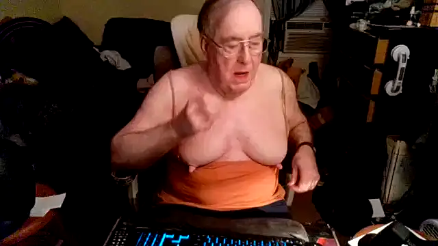 Snapshot of Toastir chatting on October 20, 2025, 11:16 pm Toastir online show from October 20, 2025, 11:16 pm