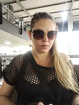 Snapshot of HadaFoster chatting on February 14, 2025, 12:14 pm HadaFoster online show from February 14, 2025, 12:14 pm