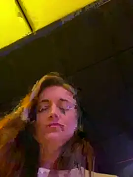 PhotoBabe online show from April 6, 2026, 5:52 am