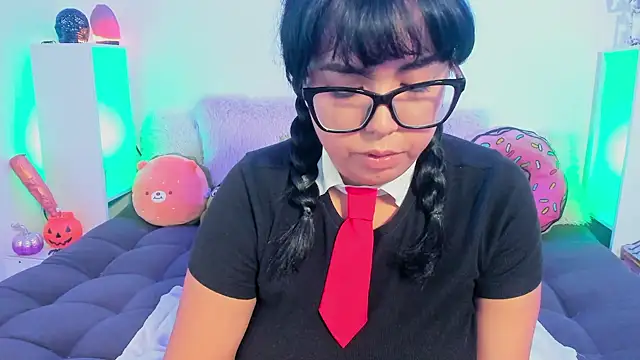 LillyCandy online show from October 7, 2025, 6:38 pm