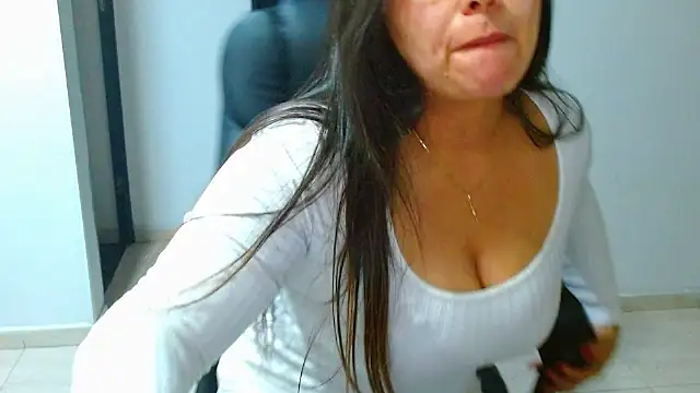 Ixchel Anaid online show from March 28, 2026, 2:55 am