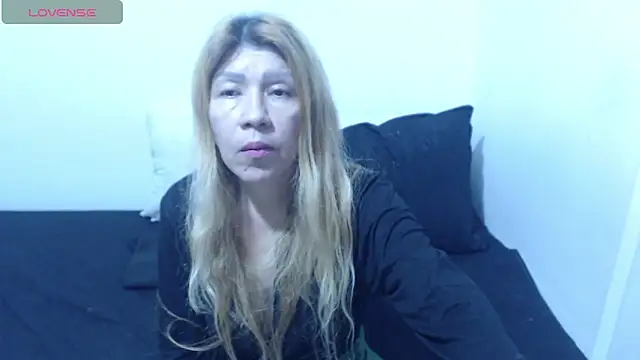 Dulce-Bella online show from May 8, 2026, 2:44 pm