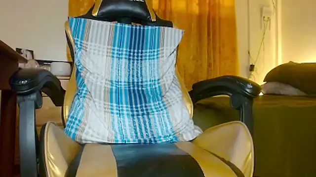 Yukikawaii online show from November 13, 2025, 5:39 am