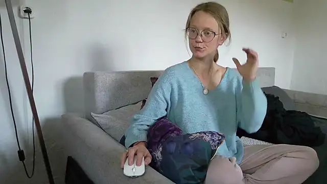 little-leni online show from April 28, 2026, 7:02 am