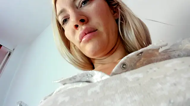 Snapshot of suuzykiss chatting on February 11, 2025, 5:58 am suuzykiss online show from February 11, 2025, 5:58 am