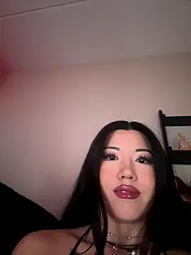 Amanita Bloom online show from October 5, 2025, 2:43 am