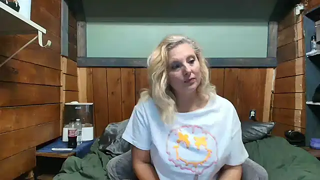 lisaxlovexxx online show from May 11, 2026, 6:05 pm