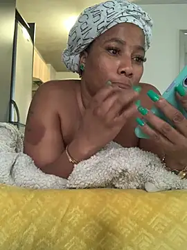 CurvyDesire1 online show from March 19, 2025, 1:07 pm