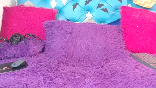 SARAWILLS online show from October 18, 2025, 2:40 pm