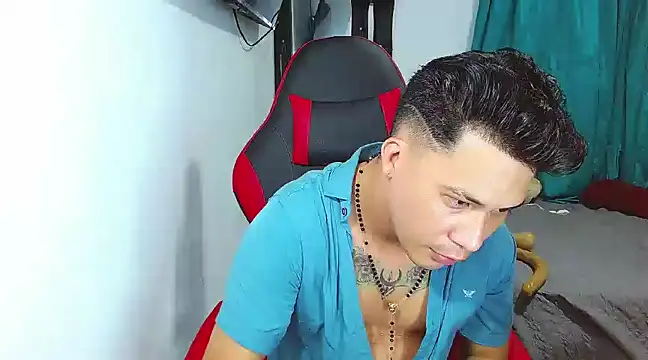 Snapshot of boyhot23x chatting on December 31, 2024, 3:34 am boyhot23x online show from December 31, 2024, 3:34 am