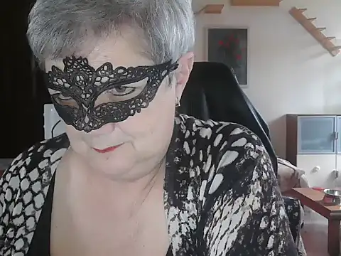 Snapshot of simona60 chatting on May 15, 2026, 1:18 pm simona60 online show from May 15, 2026, 1:18 pm