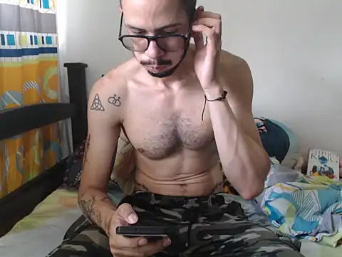 alisterxxx online show from October 24, 2025, 2:35 pm