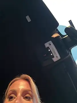 jasminesummer online show from February 26, 2025, 9:16 pm